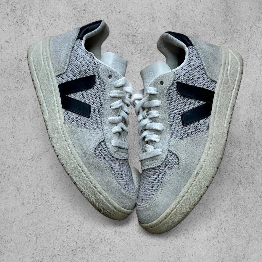 Veja V-10 Flannel Snow Black Women’s Size 4